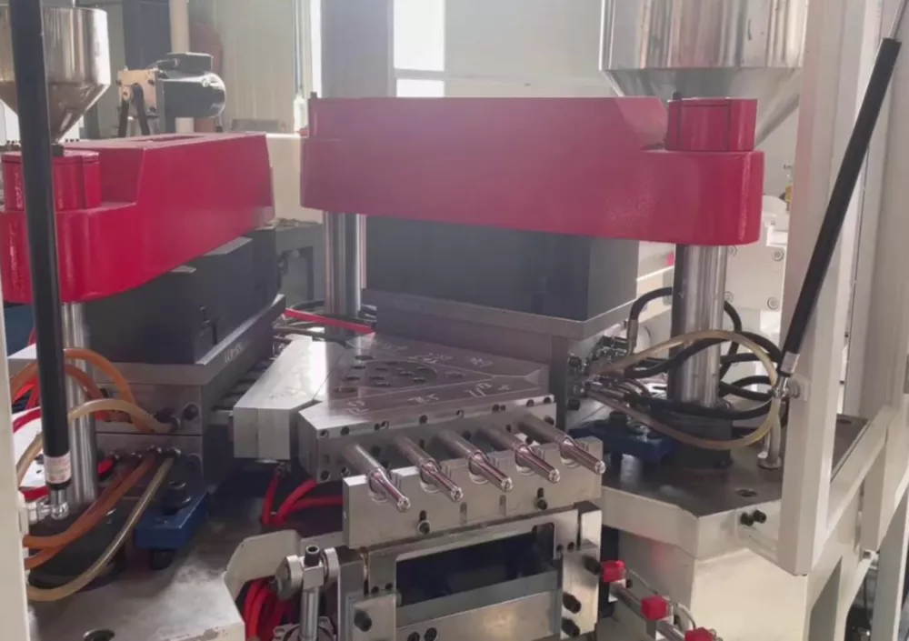 EP-ZQ40 cavity mould detail — injection blow molding tooling
