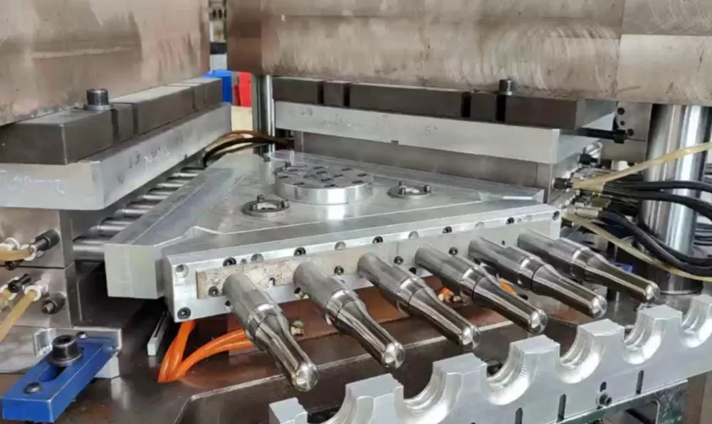 EP-ZQ60 mould tooling and cavity detail for pharmaceutical and cosmetic bottles