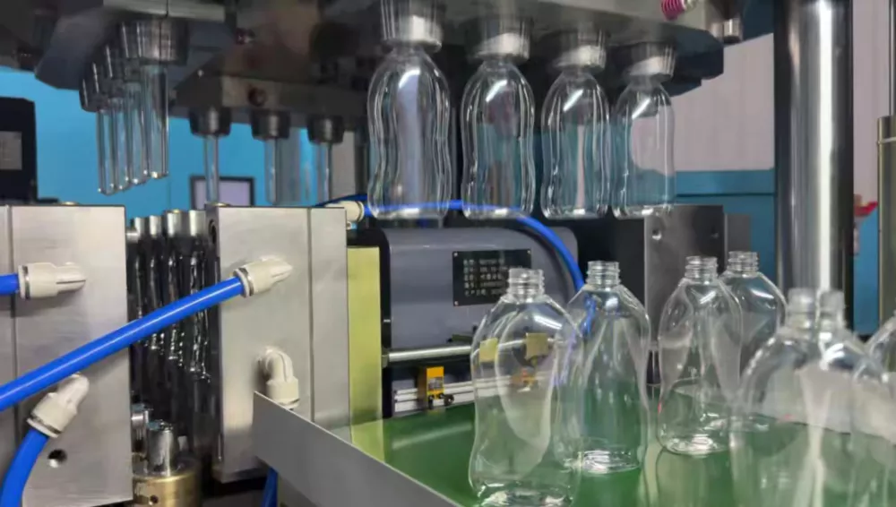 Russia drinking water customer — EP-HGY650-V4 ISBM machine